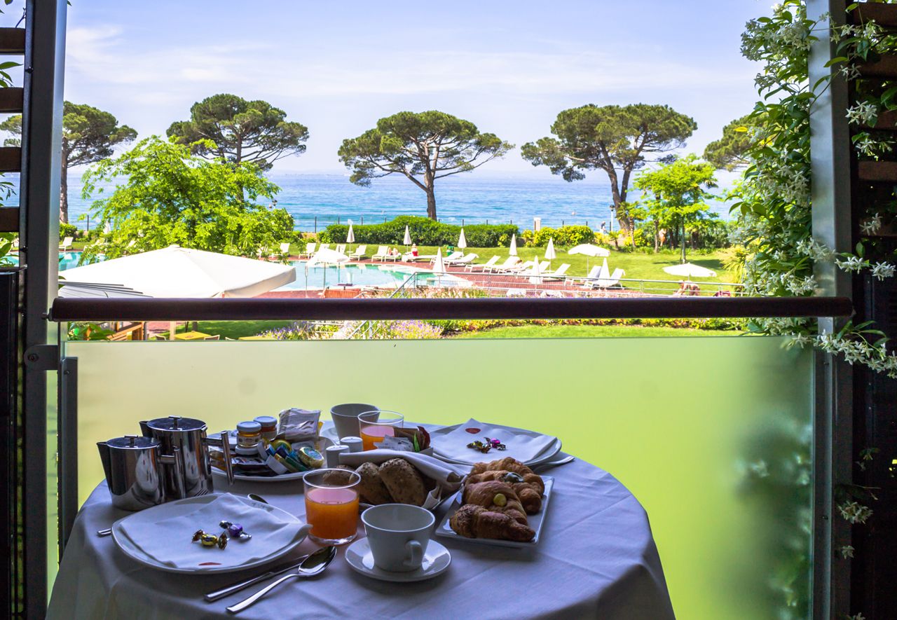 Elegant suites overlooking lake Garda